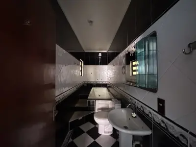 Casa - Térrea com Edícula com 5 quartos (sendo 1 suite(s)) a 790,00 metros praia.