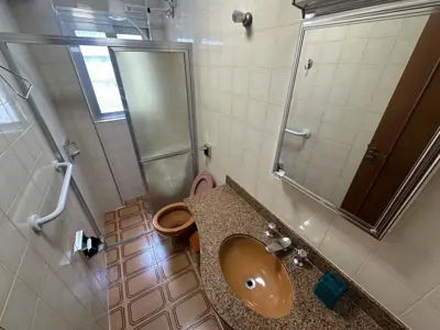 Apartamento - Amplo com 3 quartos (sendo 1 suite(s)) a 0,00 metros praia.