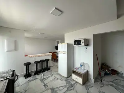 Apartamento - Alto com 2 quartos (sendo 2 suite(s)) a 0,00 metros praia.
