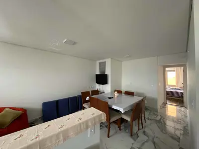 Apartamento - Alto com 2 quartos (sendo 2 suite(s)) a 0,00 metros praia.