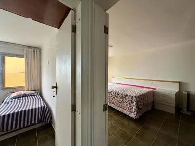 Apartamento - Alto com 2 quartos (sendo 2 suite(s)) a 0,00 metros praia.