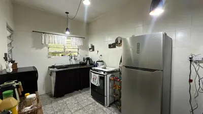 Casa - Sobrado com 3 quartos (sendo 1 suite(s)) a 700,00 metros praia.