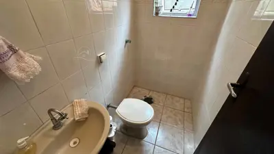 Casa - Sobrado com 3 quartos (sendo 1 suite(s)) a 700,00 metros praia.