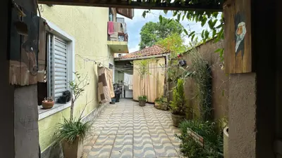 Casa - Sobrado com 3 quartos (sendo 1 suite(s)) a 700,00 metros praia.