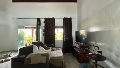 Casa - Sobrado com 3 quartos (sendo 1 suite(s)) a 700,00 metros praia.