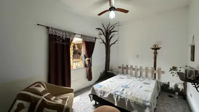 Casa - Sobrado com 3 quartos (sendo 1 suite(s)) a 700,00 metros praia.