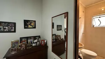 Casa - Sobrado com 3 quartos (sendo 1 suite(s)) a 700,00 metros praia.