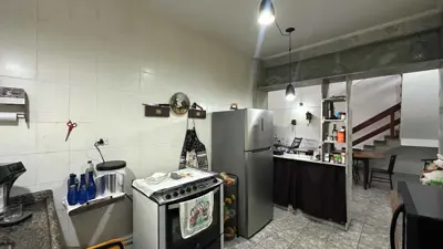 Casa - Sobrado com 3 quartos (sendo 1 suite(s)) a 700,00 metros praia.