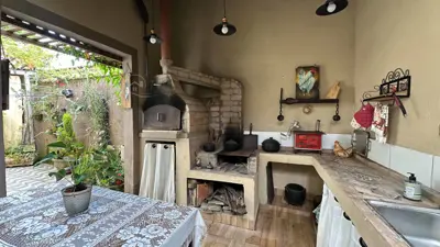 Casa - Sobrado com 3 quartos (sendo 1 suite(s)) a 700,00 metros praia.