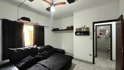 Casa - Sobrado com 3 quartos (sendo 1 suite(s)) a 700,00 metros praia.