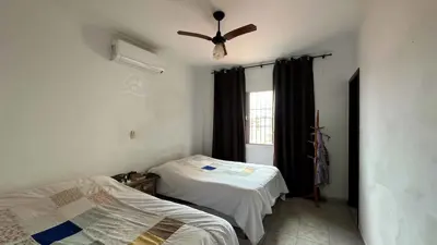 Casa - Sobrado com 3 quartos (sendo 1 suite(s)) a 700,00 metros praia.