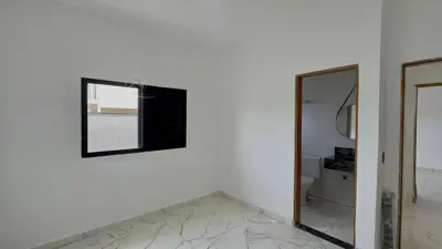 Casa - Térrea com piscina com 3 quartos (sendo 3 suite(s)) a 3000,00 metros praia.