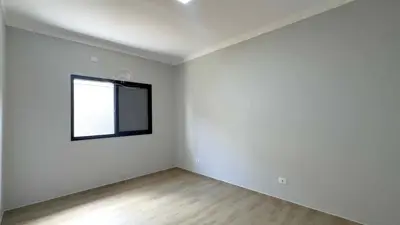 Casa - Térrea com 3 quartos (sendo 1 suite(s)) a 700,00 metros praia.