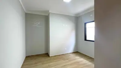 Casa - Térrea com 3 quartos (sendo 1 suite(s)) a 700,00 metros praia.