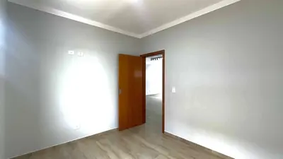 Casa - Térrea com 3 quartos (sendo 1 suite(s)) a 700,00 metros praia.