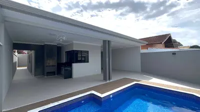 Casa - Térrea com 3 quartos (sendo 1 suite(s)) a 700,00 metros praia.