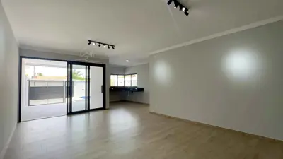 Casa - Térrea com 3 quartos (sendo 1 suite(s)) a 700,00 metros praia.