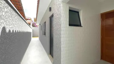 Casa - Térrea com 3 quartos (sendo 1 suite(s)) a 700,00 metros praia.