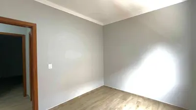 Casa - Térrea com 3 quartos (sendo 1 suite(s)) a 700,00 metros praia.