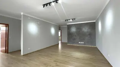 Casa - Térrea com 3 quartos (sendo 1 suite(s)) a 700,00 metros praia.