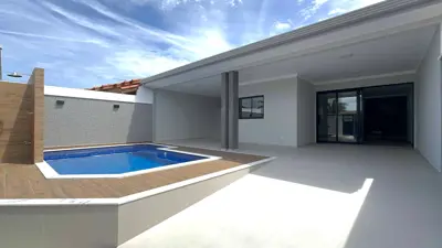 Casa - Térrea com 3 quartos (sendo 1 suite(s)) a 700,00 metros praia.