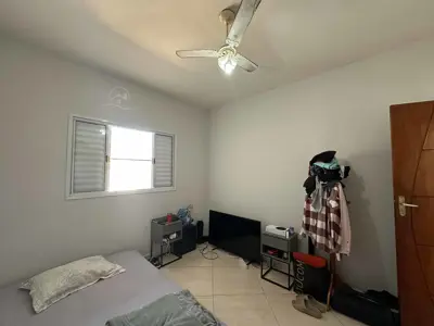 Casa - Térrea com 2 quartos (sendo 1 suite(s)) a 1300,00 metros praia.