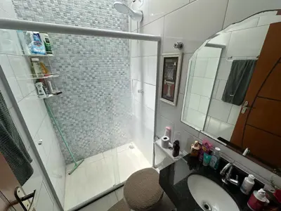 Casa - Térrea com 2 quartos (sendo 1 suite(s)) a 1300,00 metros praia.