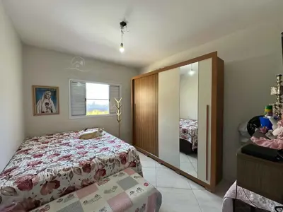 Casa - Térrea com 2 quartos (sendo 1 suite(s)) a 1300,00 metros praia.