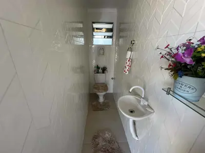 Casa - Térrea com 2 quartos (sendo 1 suite(s)) a 1300,00 metros praia.