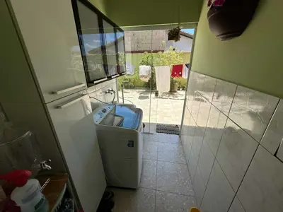 Casa - Térrea com 2 quartos (sendo 1 suite(s)) a 1300,00 metros praia.