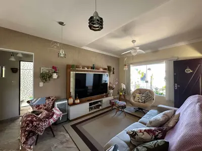 Casa - Térrea com 2 quartos (sendo 1 suite(s)) a 1300,00 metros praia.