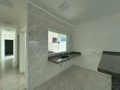 Casa - Térrea com 2 quartos (sendo 1 suite(s)) a 1000,00 metros praia.