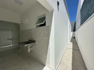 Casa - Térrea com 2 quartos (sendo 1 suite(s)) a 1000,00 metros praia.