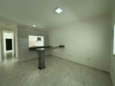 Casa - Térrea com 2 quartos (sendo 1 suite(s)) a 1000,00 metros praia.