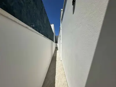 Casa - Térrea com 2 quartos (sendo 1 suite(s)) a 1000,00 metros praia.