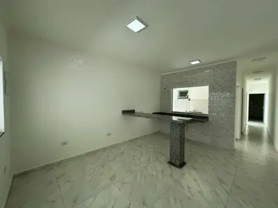 Casa - Térrea com 2 quartos (sendo 1 suite(s)) a 1000,00 metros praia.