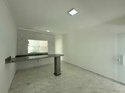 Casa - Térrea com 2 quartos (sendo 1 suite(s)) a 1000,00 metros praia.