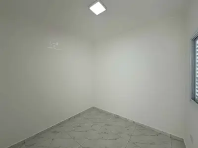 Casa - Térrea com 2 quartos (sendo 1 suite(s)) a 1000,00 metros praia.