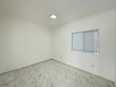 Casa - Térrea com 2 quartos (sendo 1 suite(s)) a 1000,00 metros praia.