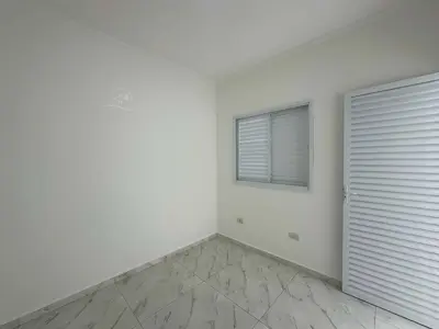 Casa - Térrea com 2 quartos (sendo 1 suite(s)) a 1000,00 metros praia.