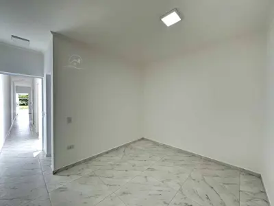 Casa - Térrea com 2 quartos (sendo 1 suite(s)) a 1000,00 metros praia.