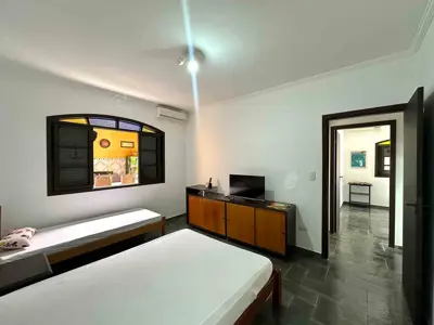 Casa - Térrea com 3 quartos (sendo 1 suite(s)) a 900,00 metros praia.