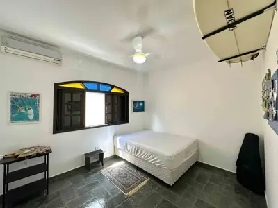 Casa - Térrea com 3 quartos (sendo 1 suite(s)) a 900,00 metros praia.