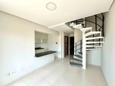 Apartamento - Duplex com 1 quartos (sendo 1 suite(s)) a 700,00 metros praia.