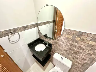 Apartamento - Duplex com 1 quartos (sendo 1 suite(s)) a 700,00 metros praia.