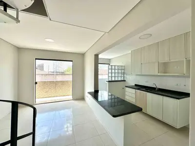 Apartamento - Duplex com 1 quartos (sendo 1 suite(s)) a 700,00 metros praia.