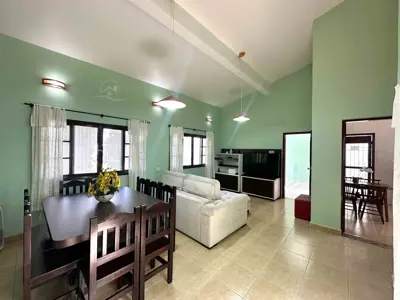 Casa - Térrea com 2 quartos (sendo 1 suite(s)) a 800,00 metros praia.
