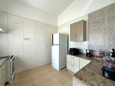 Casa - Térrea com 2 quartos (sendo 1 suite(s)) a 800,00 metros praia.