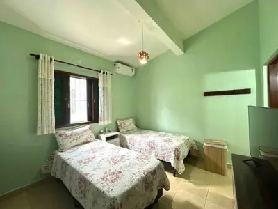 Casa - Térrea com 2 quartos (sendo 1 suite(s)) a 800,00 metros praia.