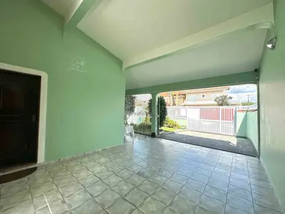 Casa - Térrea com 2 quartos (sendo 1 suite(s)) a 800,00 metros praia.